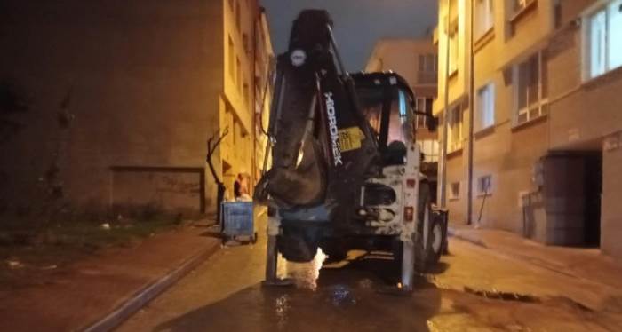 Eskişehir’de gece yarısı su baskını: Sokak göle döndü