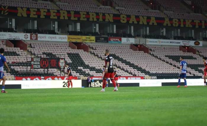 Eskişehirspor’un evinde tribünler boş kaldı!