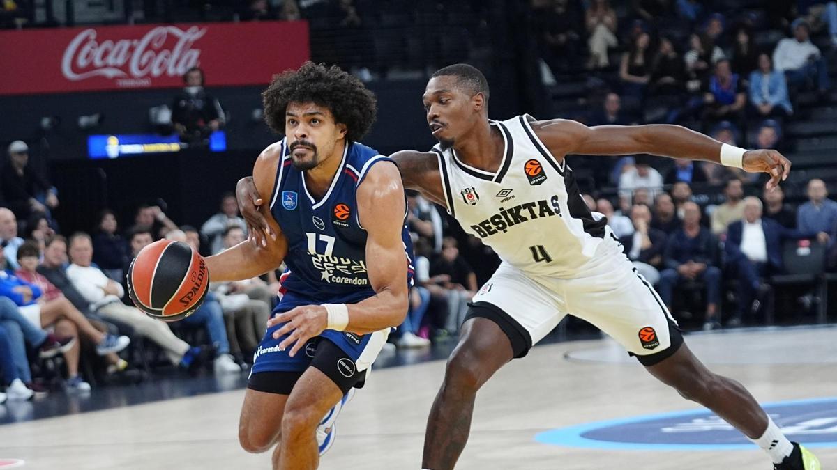 EuroLeague'de Türk derbisini Anadolu Efes kazandı