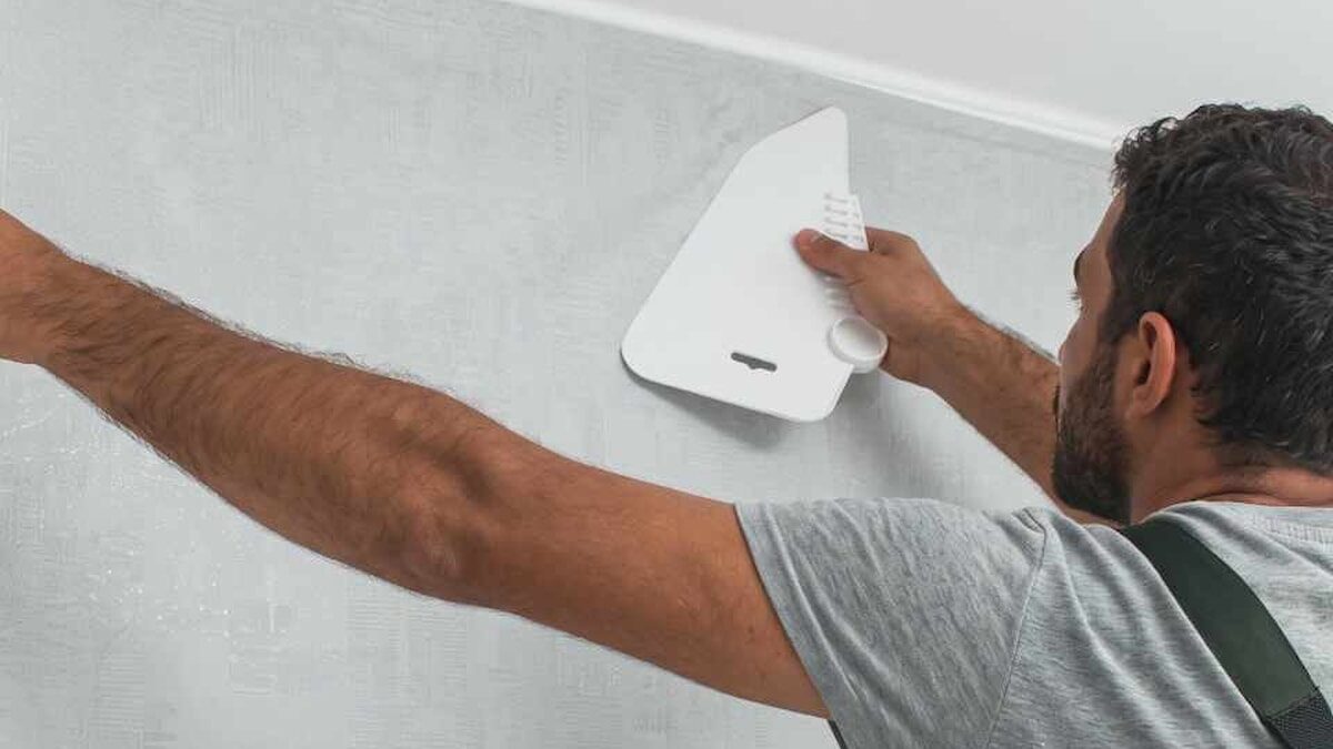 Evine duvar kağıdı yapıştırdılar şimdi bedava kullanıyorlar