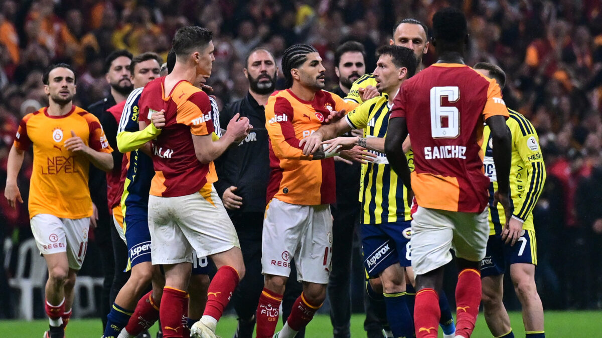 Fenerbahçe’den derbi sonrası yaşananlar hakkında sert açıklama: “Kabul edilemez”