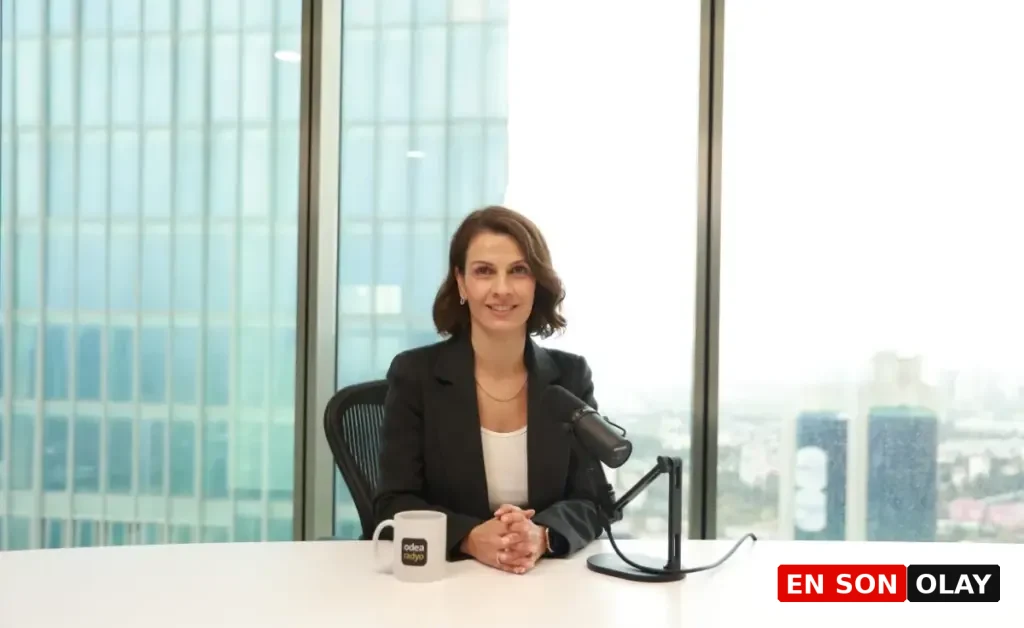 Özlem Bayraktar Gökşen, Türkiye’de yatırım fonlarının yükselişi ve sağladığı fırsatlar üzerine finans sektörünü değerlendirdiği profesyonel ofis portresi