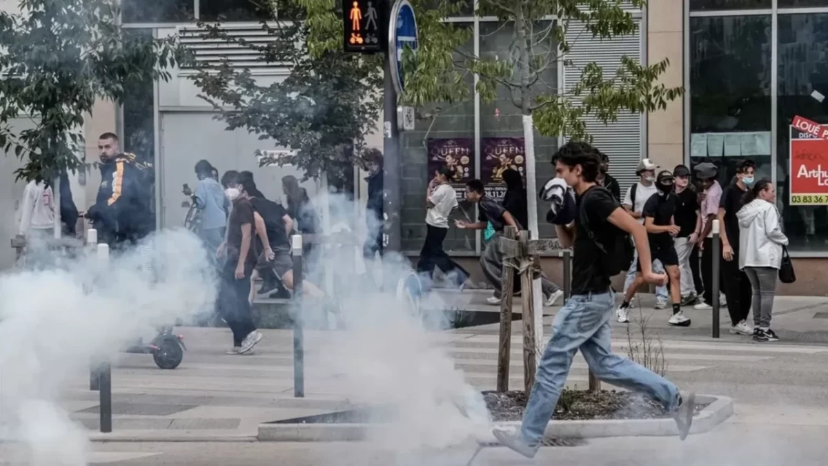 Fransa’da lise öğrencilerinin protestoları sürüyor: Çok sayıda okul abluka altında