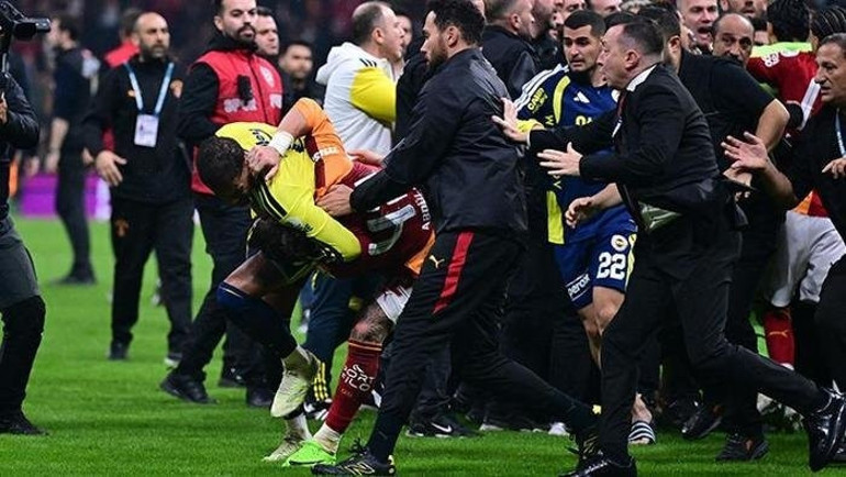 Galatasaray-Fenerbahçe maçı sonrası kavganın faturası ağır olacak 10 maç riski