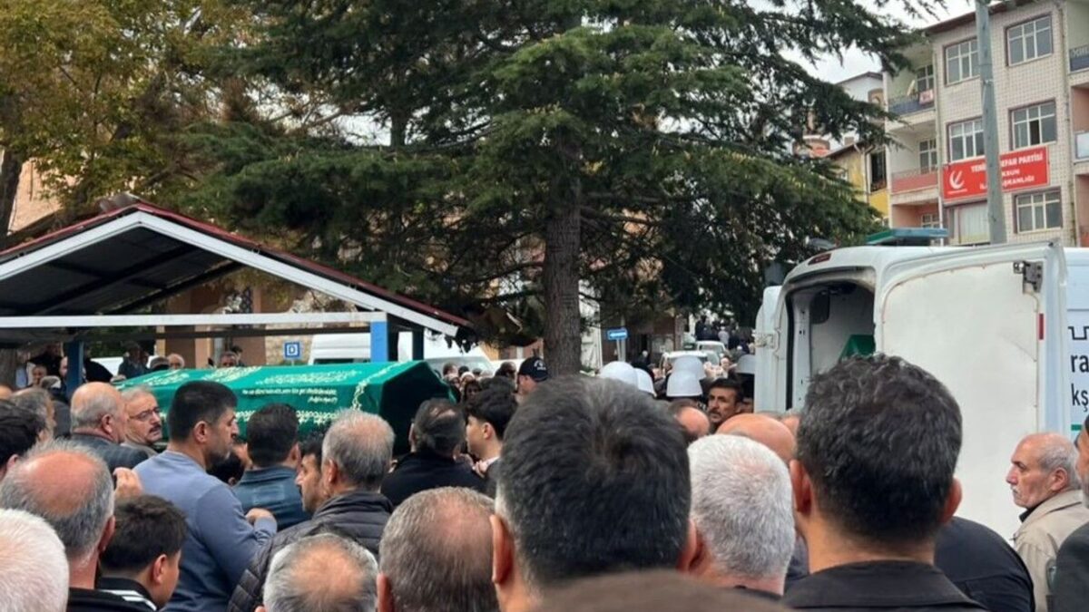 Göksun'daki kazada hayatını kaybeden 2 kişi toprağa verildi