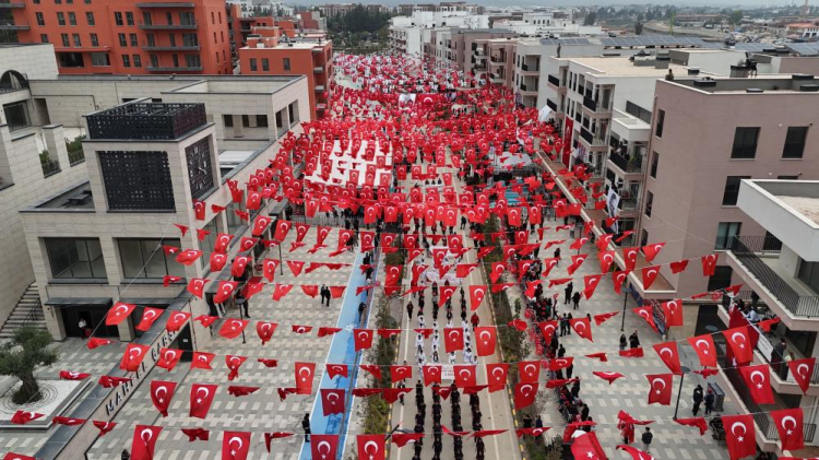 Hatay’da depremde yıkılan Atatürk Caddesi’nde Cumhuriyet coşkusu