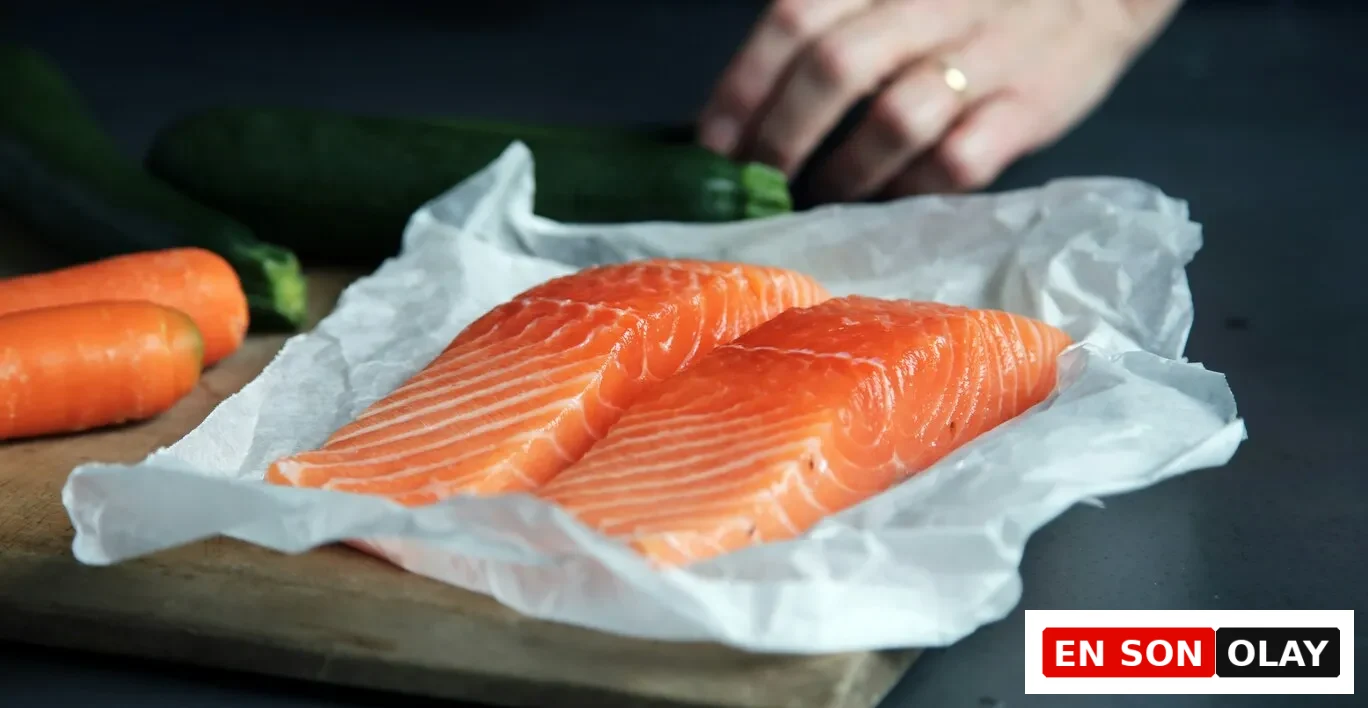 Taze somon fileto, doğal omega 3 kaynağı ve EPA DHA içeren yağlı balık