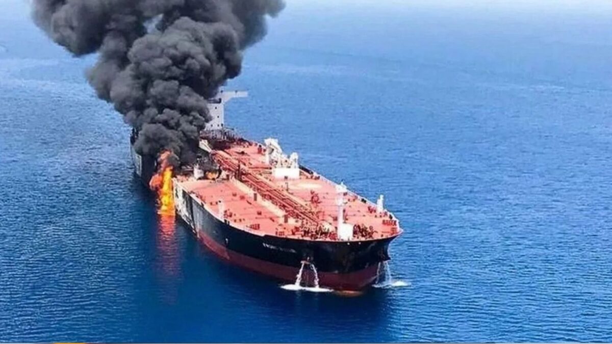 Hürmüz'de gerginlik büyüyor: 3 tanker alev aldı