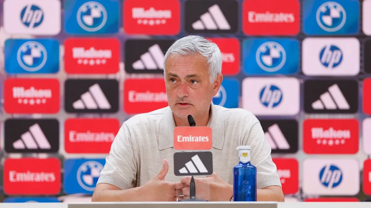 Real Madrid'de yaz transfer döneminde teknik direktörlük koltuğuna oturan José Mourinho'nun, takım içindeki soğuk rüzgarları dindirmekte yetersiz kaldığı iddia edildi.