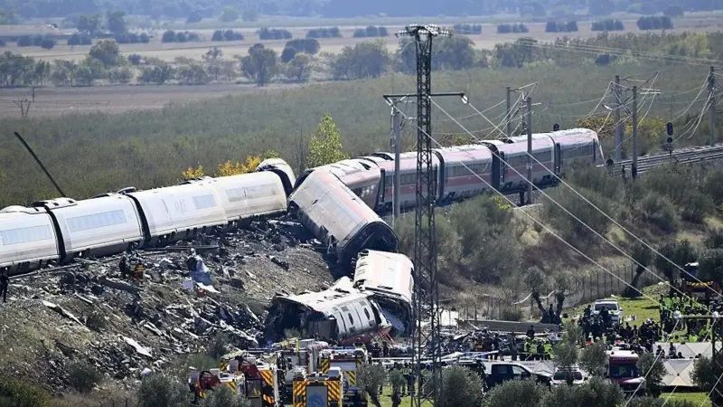 İspanya'da iki hızlı trenin çarpıştığı kazada ölü sayısı 68'e yükseldi - Resim: 7