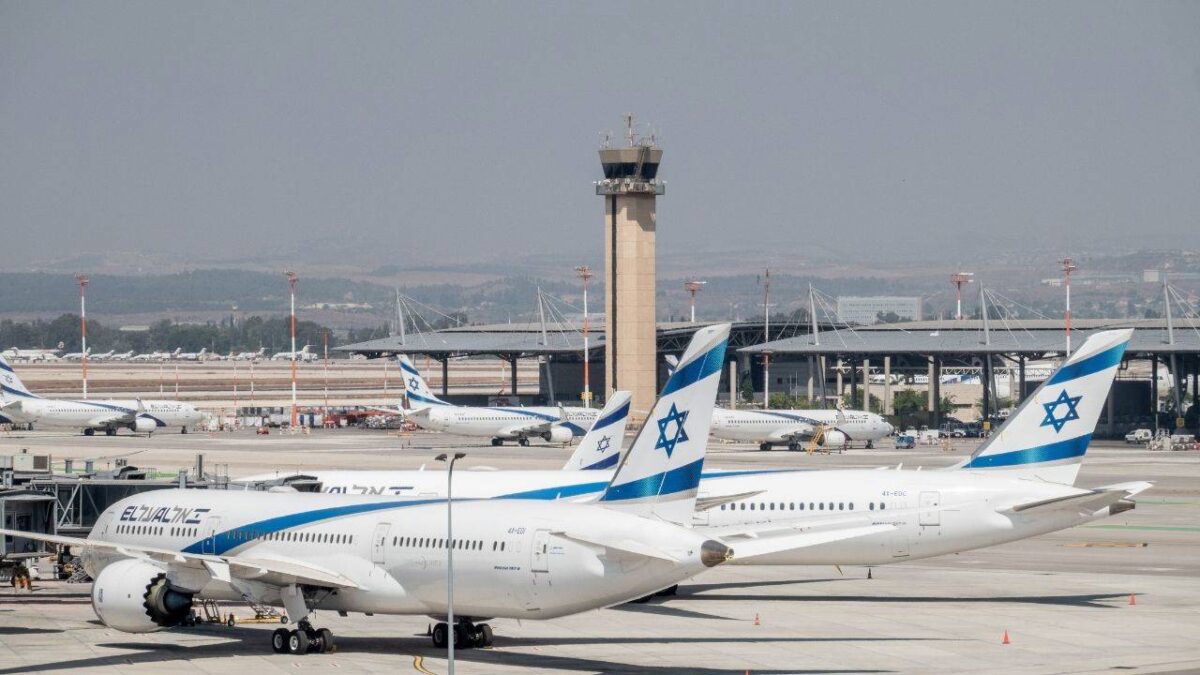 İsrail'in Ben Gurion Havalimanı'na inen uçakta bomba ihbarı