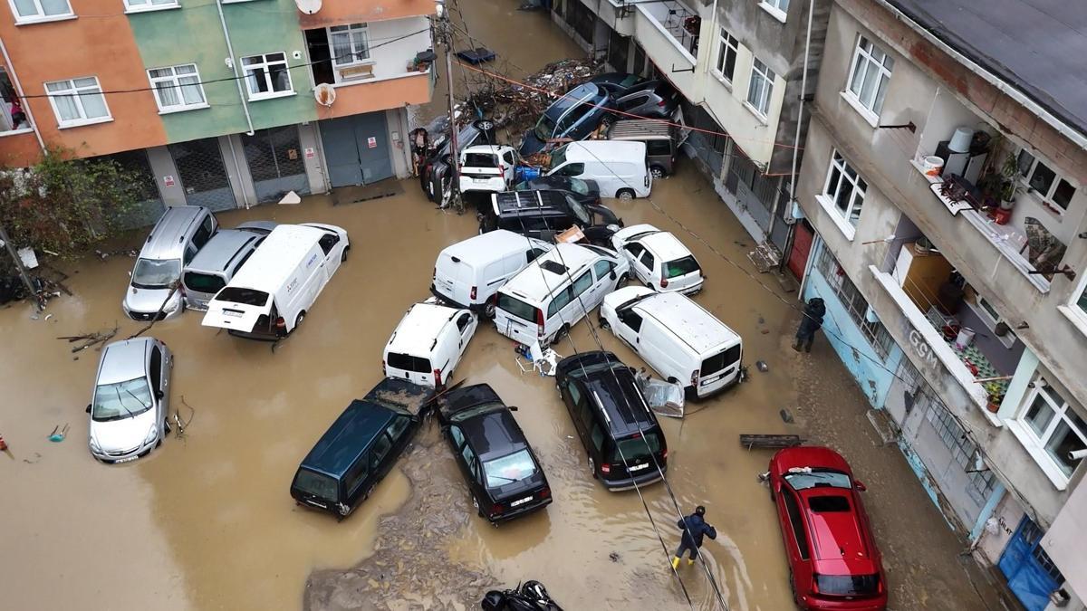 İstanbul Sarıyer'de sel hasarı havadan görüntülendi