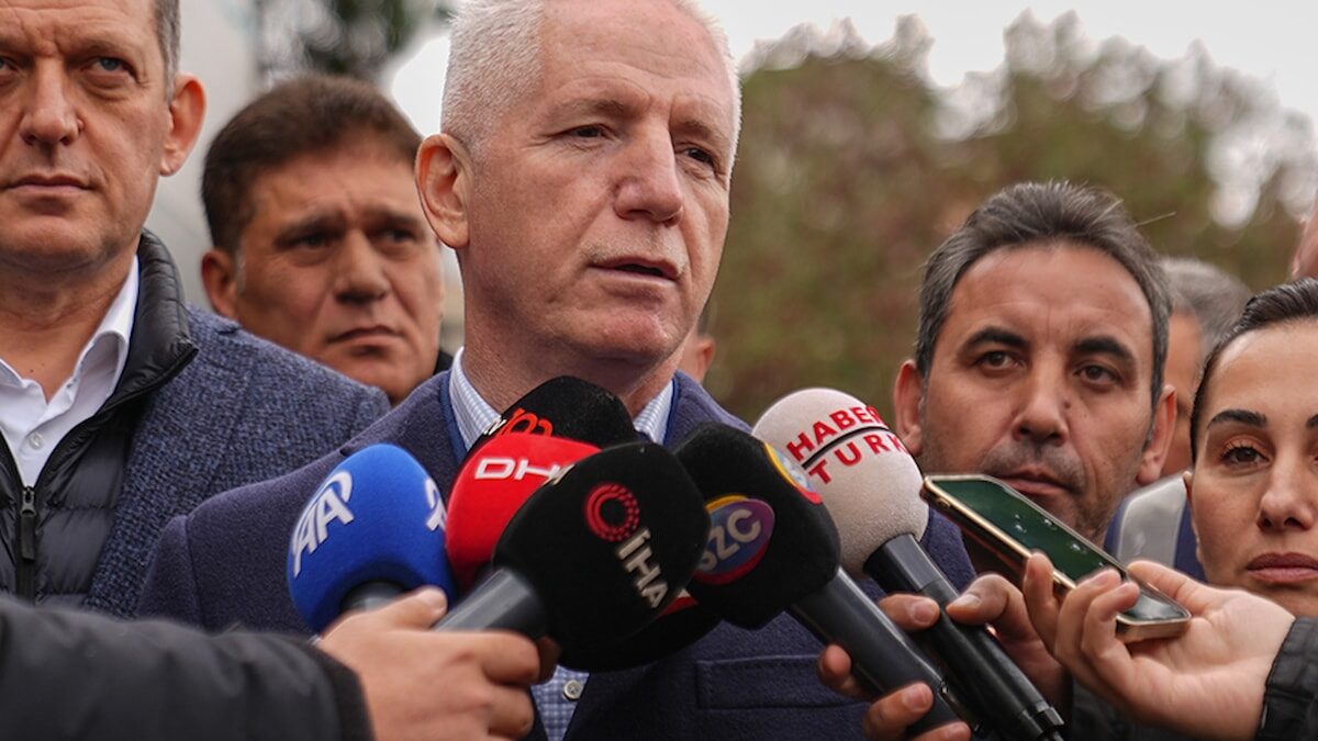 İstanbul Valisi duyurdu: 19 dükkan, 2 konut ve stadyum yıkılacak