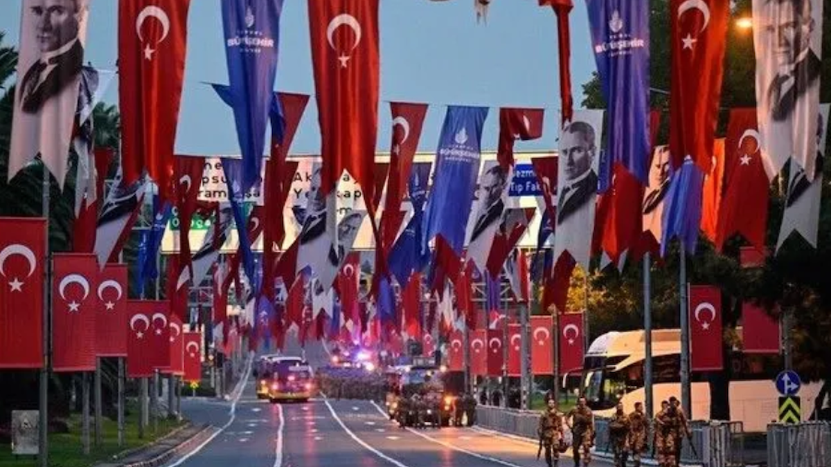 İstanbul'da 29 Ekim programına yağış engeli: Vatan Caddesi korteji ertelendi!