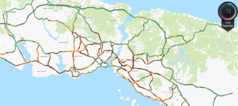 İstanbul’da sağanak yağış alarmı. Yollar göle döndü trafik çilesi başladı - Resim : 1