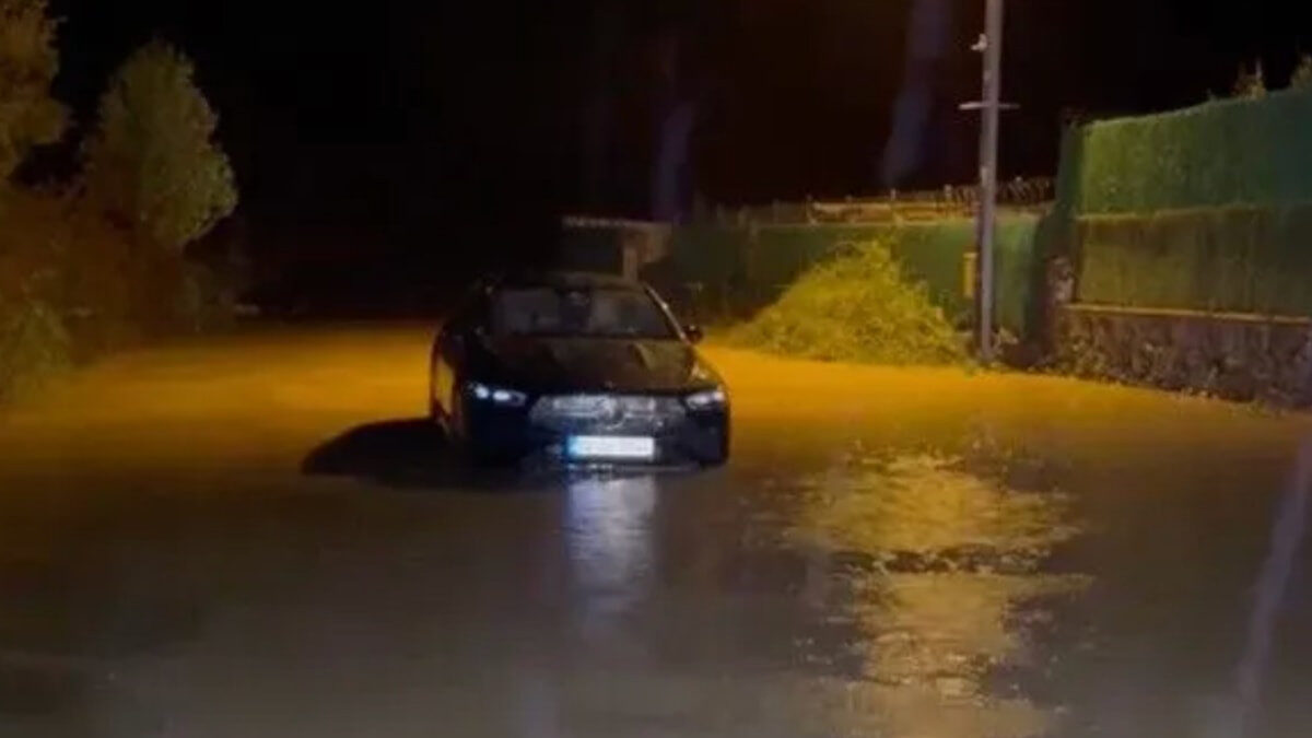 İstanbul'da sel sularına kapılan 2 kişi aranıyor