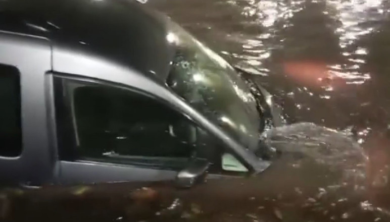 İstanbul'u sağanak vurdu! Kuvvetli yağış ne kadar sürecek? - Resim : 2