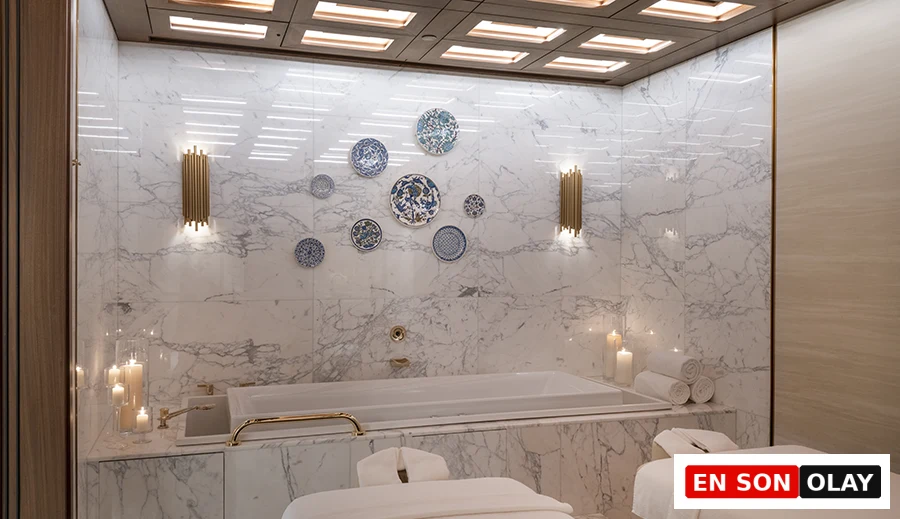 Tasarım ilhamını Roma banyoları ve Osmanlı hamamlarından alan spa merkezinde 8 bakım odası, 2 geleneksel Türk hamamı, yarı olimpik kapalı yüzme havuzu, su altı müzik sistemi, macera duşu, buz çeşmesi bulunuyor.