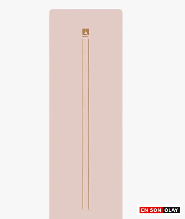 Açık pembe renkte, ortasında paralel altın sarısı çizgiler ve üst kısmında Rebuwo markasının logosu bulunan bu yoga matı, yoga ve meditasyon pratiklerinizde bedensel konfor ve zihinsel odaklanma sağlamak için ideal bir yardımcıdır.
