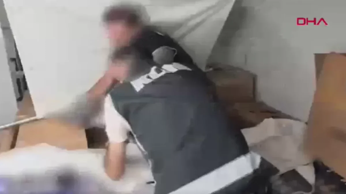 İzmit’te TIR’a kaçakçılık baskını: Binlerce paket ürüne el konuldu