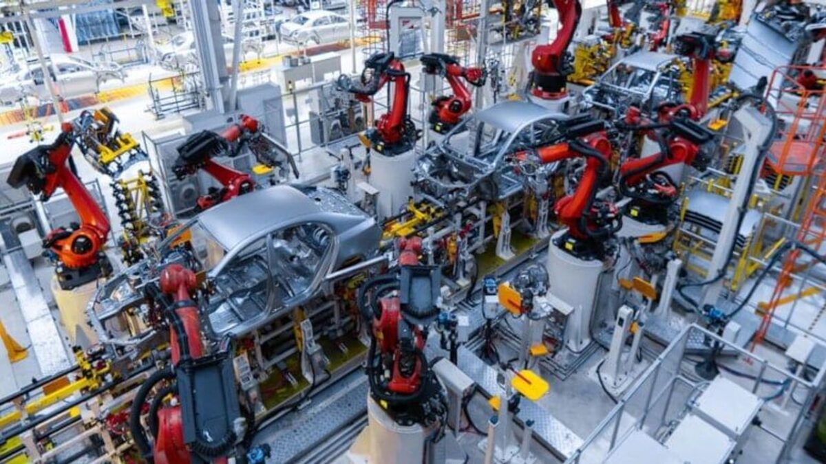 Otomobil devinden üretim kararı: Fabrikalarda üretim duruyor