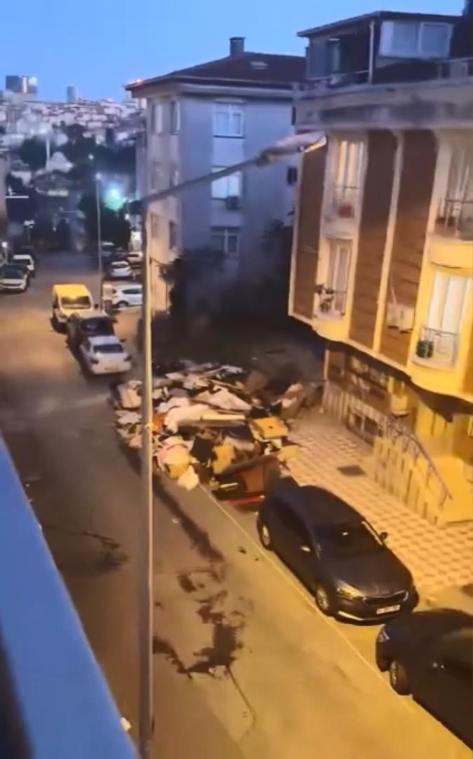 Kağıthane’de balkonda aç kalan kediler sayesinde sahibinin öldüğü fark edildi - Resim : 1