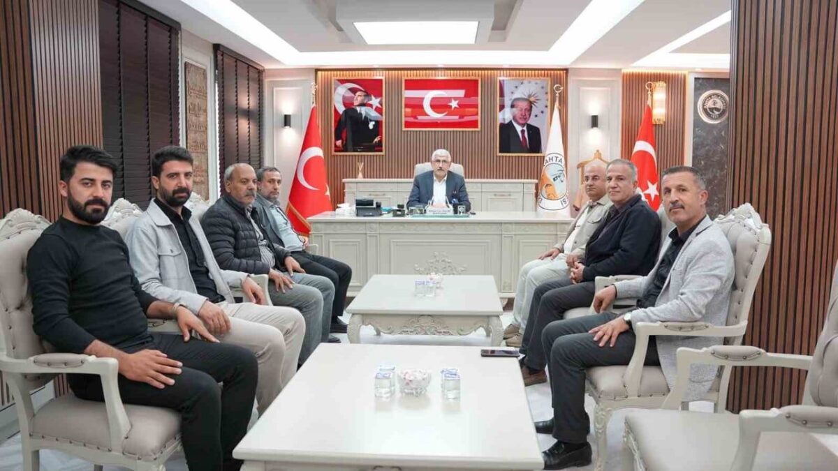 Kahta'nın kültürel yaşamına katkı: başkan Hallaç'a plaket