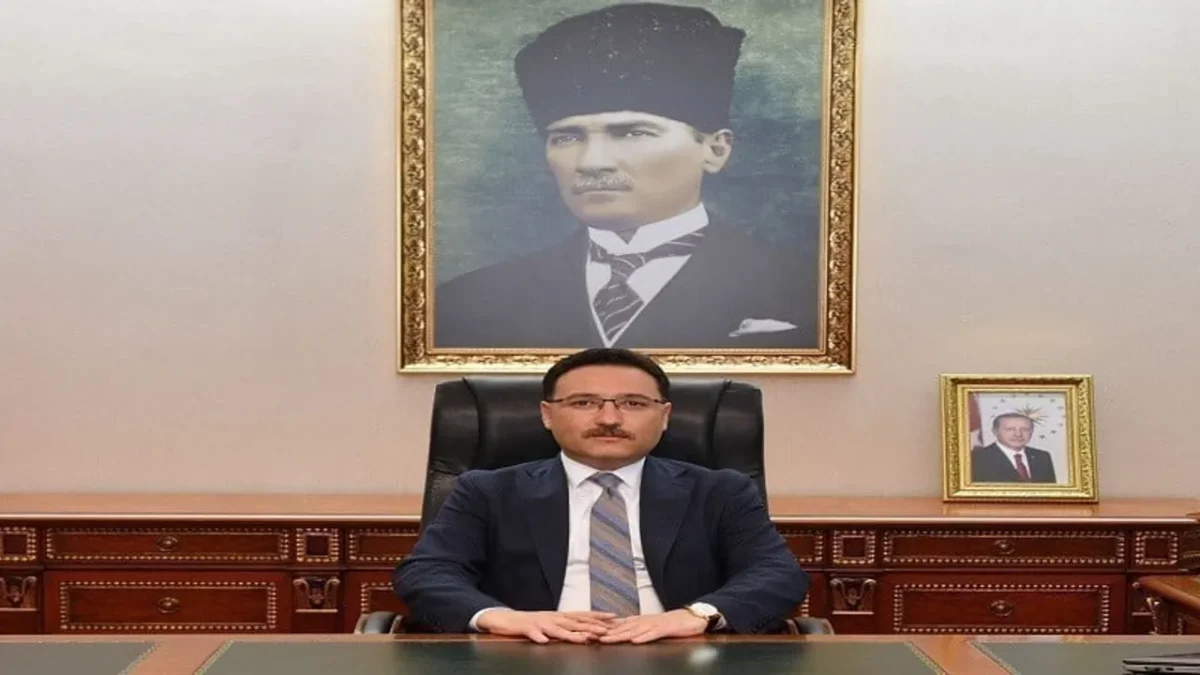 Kayseri valisi Gökmen Çiçek: değerlerimizle cumhuriyeti aydınlık yarınlara taşıma kararlılığı