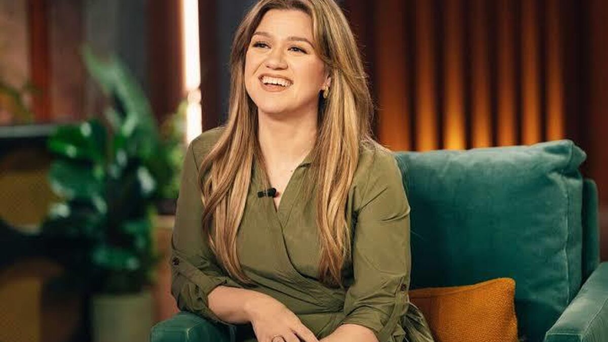 Kelly Clarkson mağazanın adını vererek anlattı: Param yetmezmiş gibi baktılar