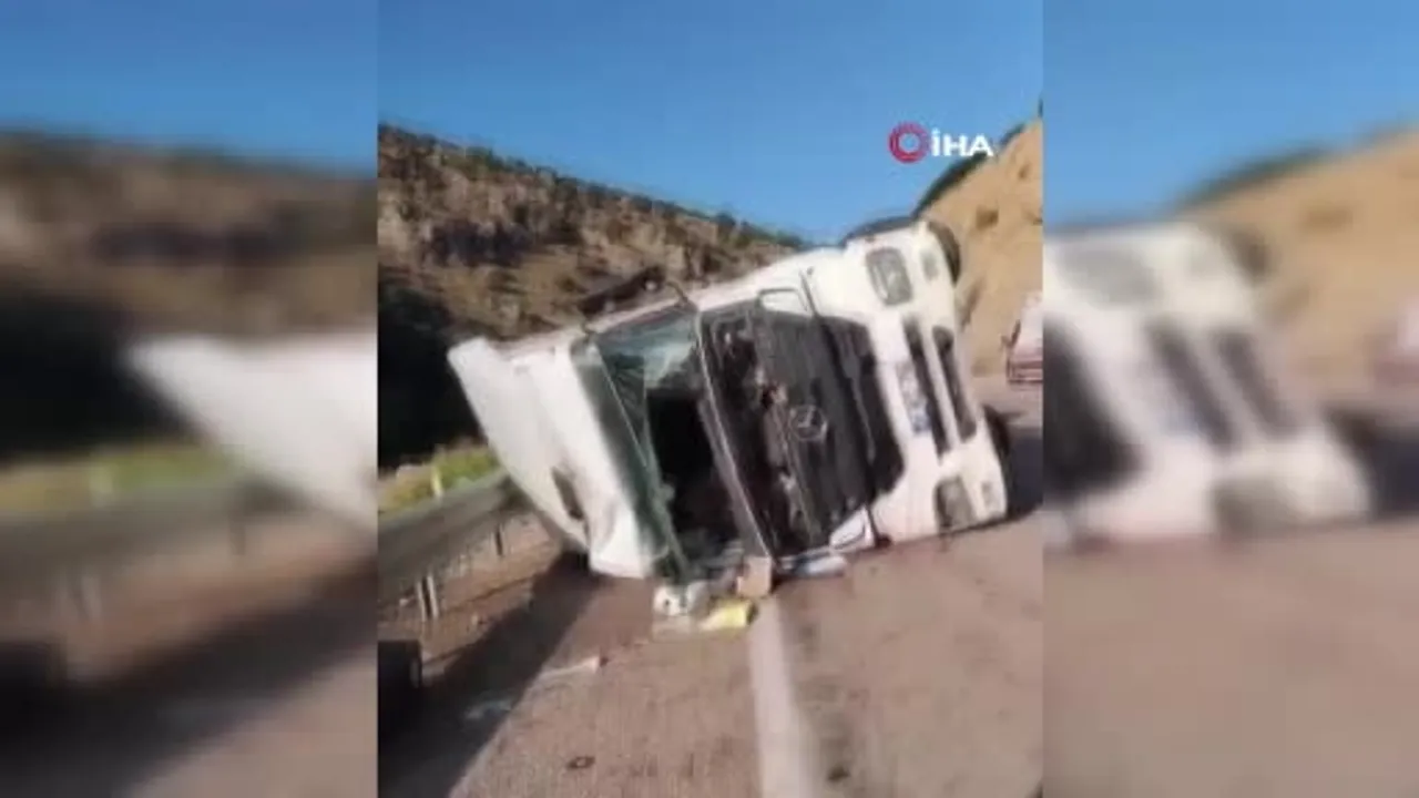 Kilis-Hatay kara yolunda malzeme yüklü tır devrildi, sürücü yaralandı