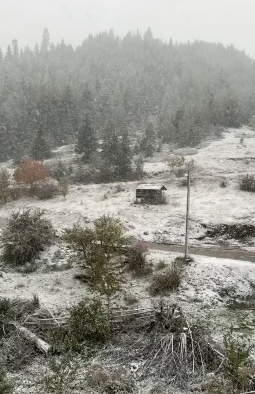 İHSANGAZİ İLÇESİNDE ETKİLİ OLAN KAR YAĞIŞI SEBEBİYLE YÜKSEK RAKIMLI KÖYLER BEYAZ ÖRTÜYLE...