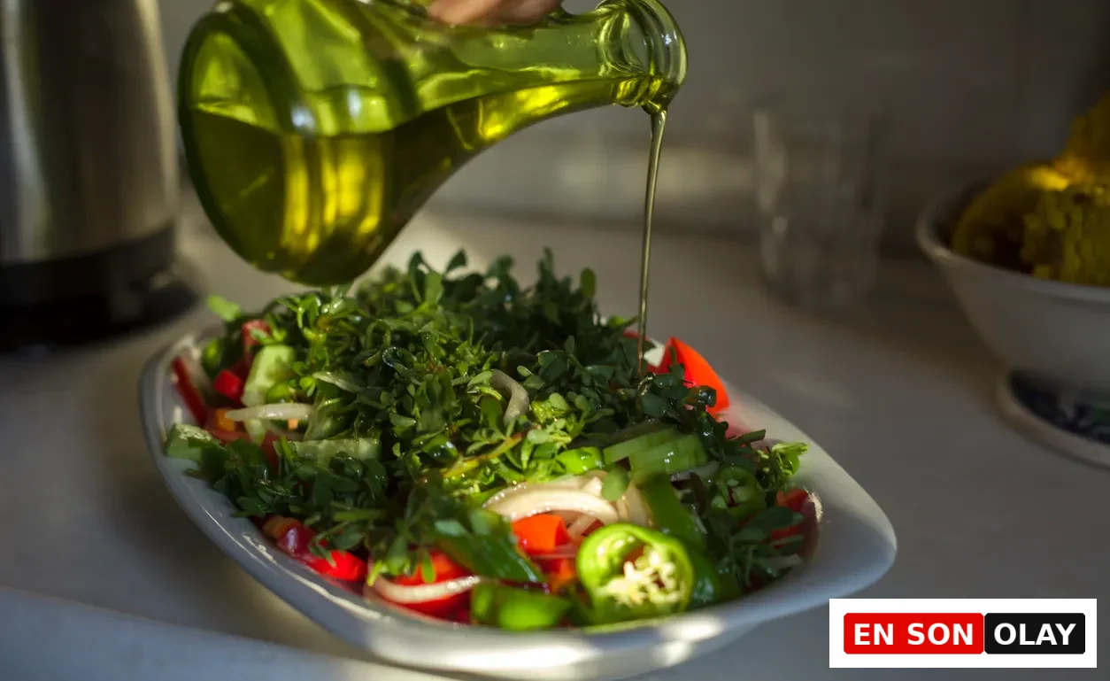 Bitkisel beslenme düzeniyle kreatin alımı arasındaki ilişkiyi temsil eden vegan beslenme temalı görsel