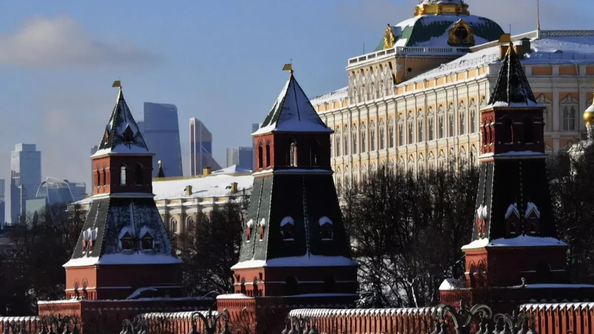 Kremlin: Sırbistan'da yeni yönetimin Rusya ile yapıcı ilişkiler kurmayı hedefleyeceğini umuyoruz