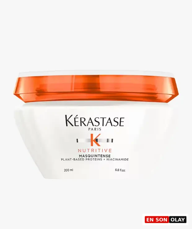 Marka Adı: Kérastase
Ürün Adı: Kérastase Nutritive Masquintense İnce Telli Saçlar İçin Nemlendirici Saç Bakım Maskesi
Ürün Cinsiyeti: Unisex
Ürün Tipi: Saç Bakım Maskesi
Ürün Sezonsallığı: Belirtilmemiş
Ürün Çeşidi: Nemlendirici, Besleyici
Ürün Özellikleri: Bu ürün, 200 ml hacminde, beyaz bir kavanozda ve Kérastase'ın imza rengi olan turuncu, çizgili bir kapağa sahip olan bir saç maskesidir. Nutritive serisinin bir parçası olarak, bitkisel bazlı proteinler ve Niasinamid ile zenginleştirilmiş özel formülü sayesinde saç tellerine yoğun nem ve besin takviyesi sunar. Özellikle ince telli saçlar için tasarlanmış olup, saçları ağırlaştırmadan ultra hafif bir doku bırakarak derinlemesine besler ve saçın canlılığını geri kazandırır.
Öne Çıkan Detaylar:
- Bitkisel bazlı proteinler ve Niasinamid içeren gelişmiş formül
- İnce telli saçları ağırlaştırmadan derinlemesine nemlendirme ve besleme
- Saç tellerine ipeksi yumuşaklık ve parlaklık kazandırma
- Kuru ve cansız saçlara özel olarak geliştirilmiştir
Kimler Kullanıyor?: Bu ürün, kuru, cansız ve mat görünen ince telli saçlara sahip olanlar için idealdir. Saçlarına derinlemesine nem ve besin takviyesi arayan, ancak ağırlaşma veya sönük bir görünüm istemeyen kişiler bu maskeyi tercih edebilir. Saçlarının doğal hareketini ve hafifliğini korurken, ipeksi bir dokuya ve sağlıklı bir parlaklığa kavuşmayı arzu edenler için özel olarak formüle edilmiştir. Profesyonel saç bakımının kalitesine önem veren ve saç tiplerine uygun çözümler arayan herkesin bakım rutinine dahil edebileceği bir üründür.