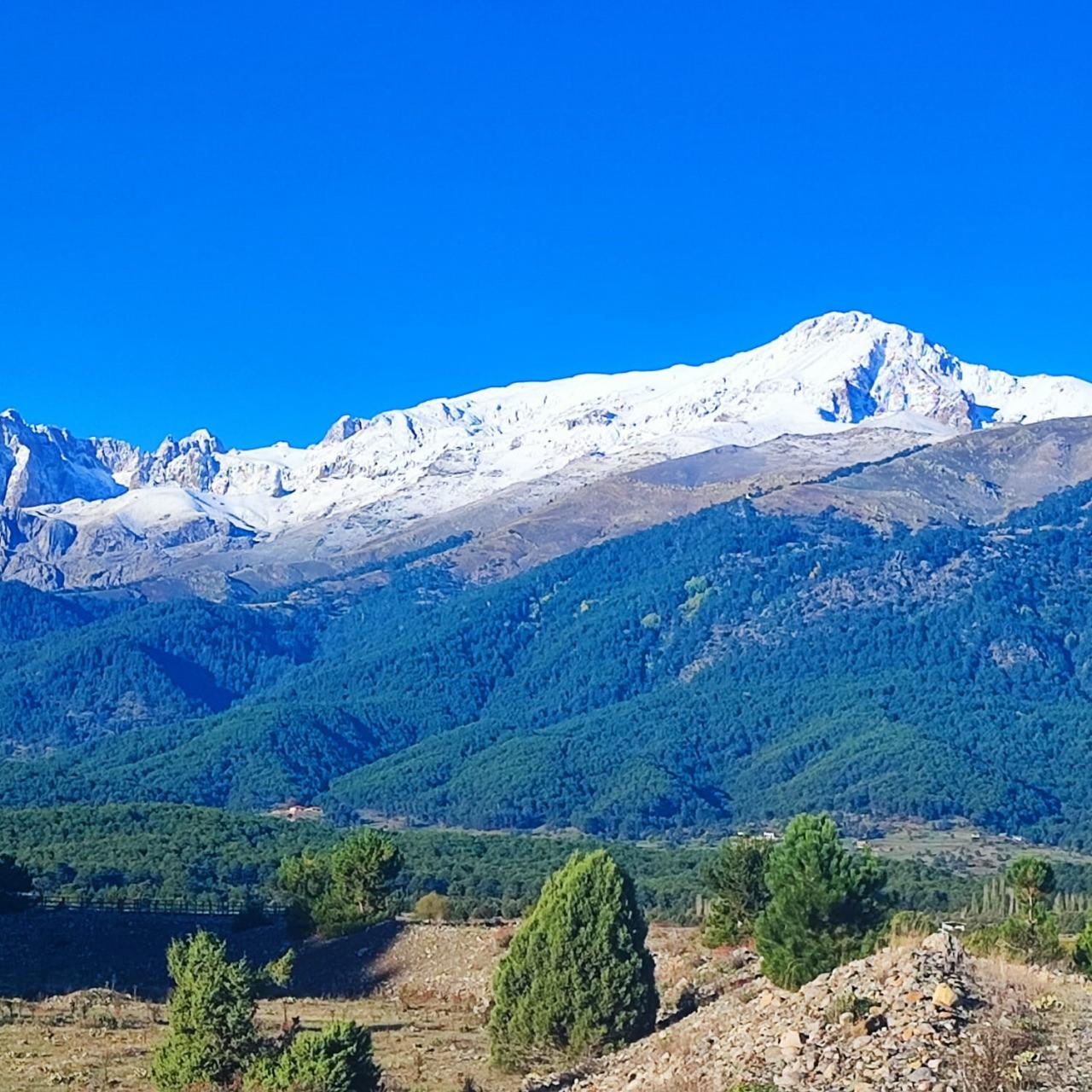 Anamas Dağı beyaz gelinliğini giydi.