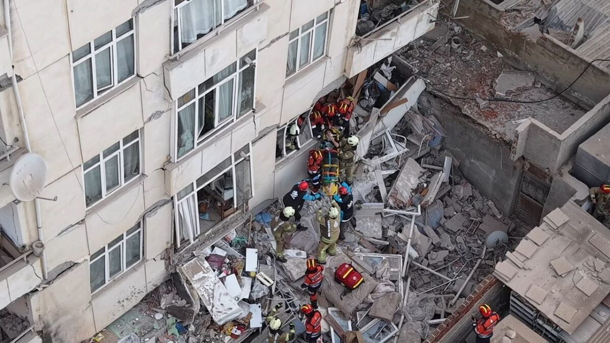 Maltepe'de çöken 7 katlı binada yangın çıktı!