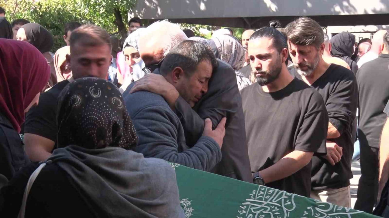 MALTEPE CEVİZLİ MAHALLESİ’NDE ÇÖKEN 7 KATLI BİNADA HAYATINI KAYBEDEN AHMET MUHAMMED İNAN (22) VE...