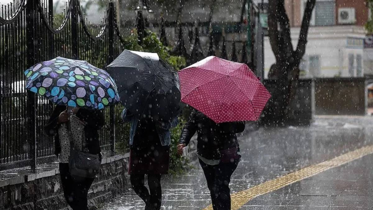 Meteoroloji’den 11 il için saat vererek kritik uyarı: Bu gece başlıyor, perşembe sabahına kadar sürecek