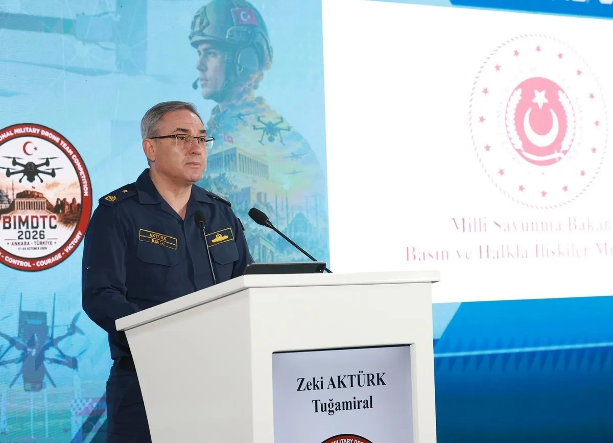 Tuğamiral Zeki Aktürk toplantı sonrası soruları yanıtladı. (Foto: İHA)