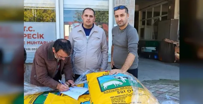 Mustafakemalpaşa'da çiftçilere İtalyan çimi tohumu dağıtıldı