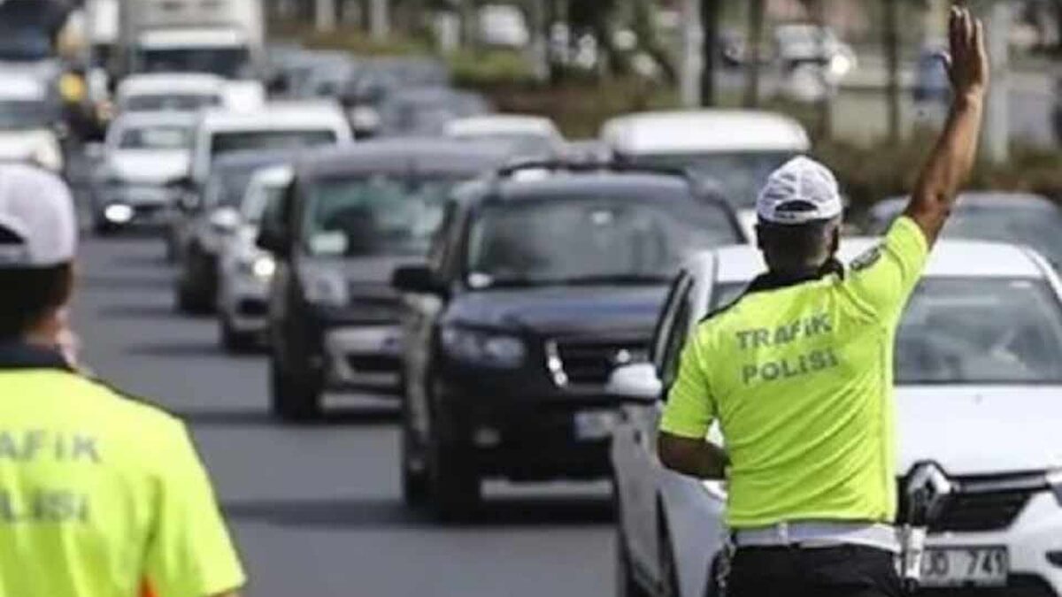 Polis 81 ilde çevirmeye başladı: Aracında olmayan sürücüye ceza kesilecek