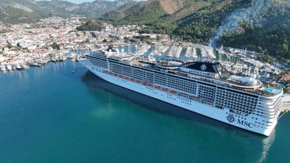 Resmen limana sığmadı: Binlerce turist esnafın yüzünü güldürdü
