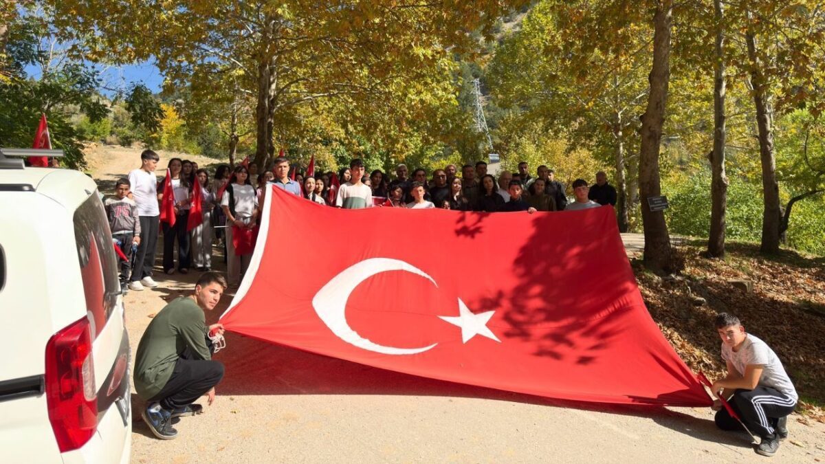 Saimbeyli'de Cumhuriyet coşkusu doğaya taşındı