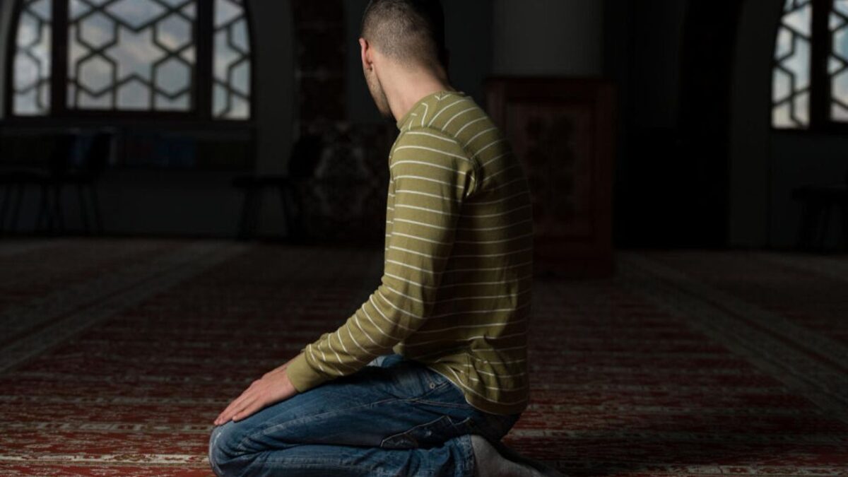 Sandalyede Namaz Kılmak Caiz mi? Sandalyede Namaz Hakkında Merak Edilenler!