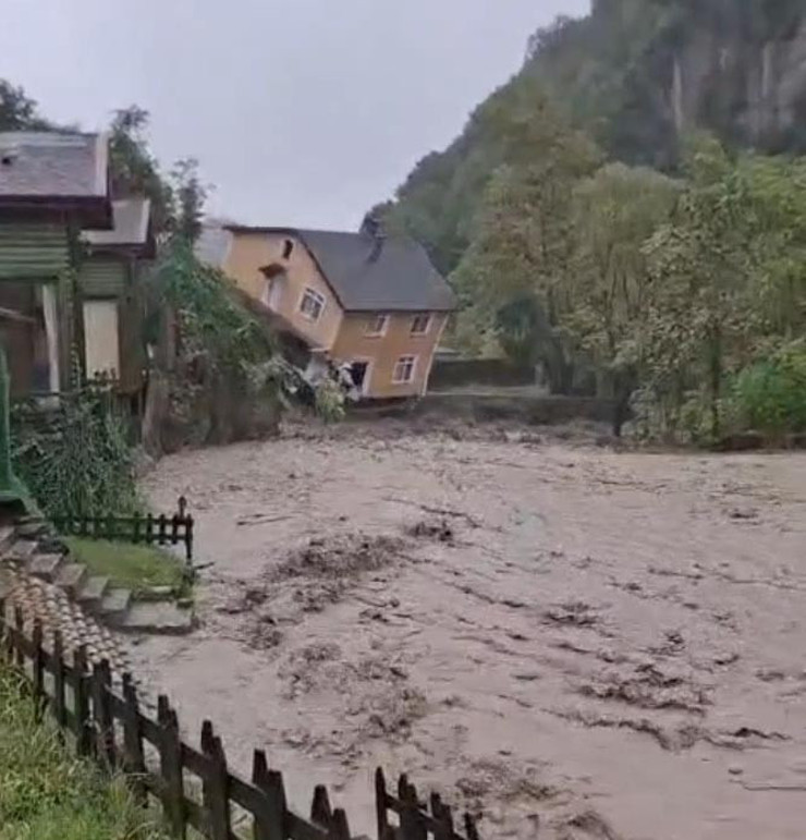 Sapanca sele teslim! 20 yıl sonra aynı manzara. Minarelerden uyarı anonsları yapılıyor - Resim : 3