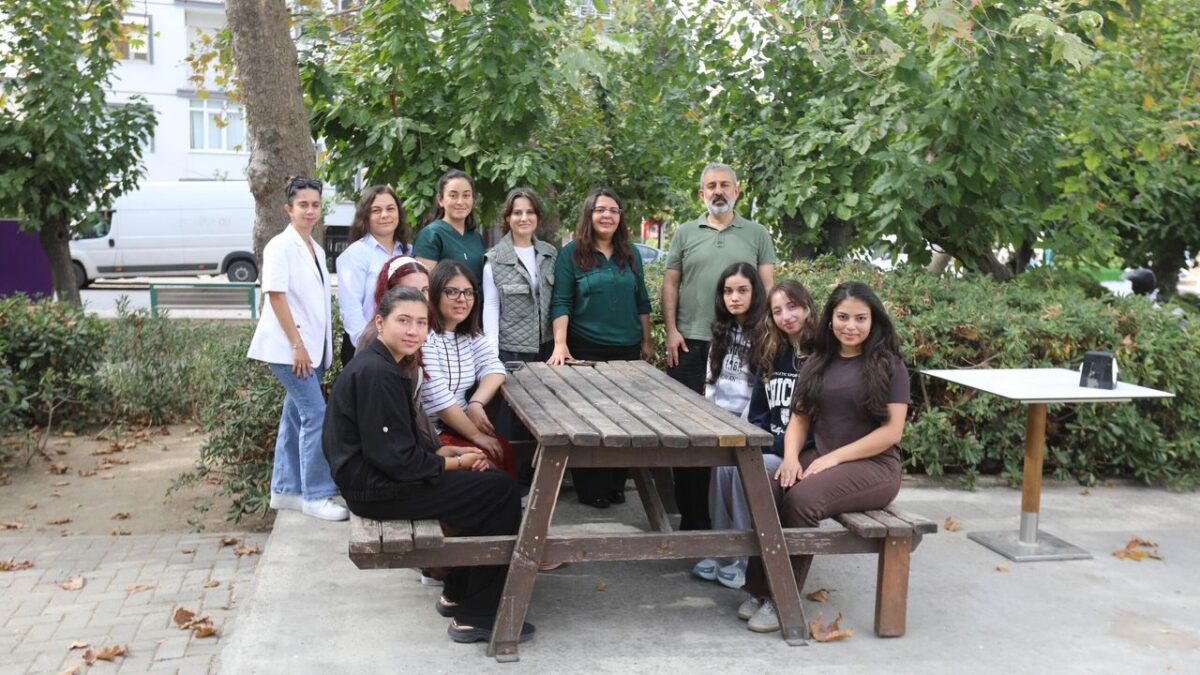 Selçuk'ta Engelsiz Kafe gençleri bir araya getiriyor
