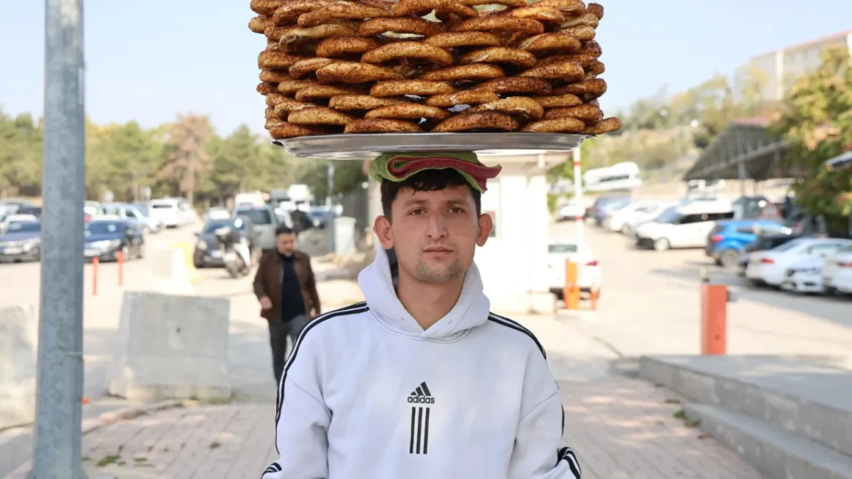 Simit tezgahını bırakıp KPSS’ye girdi: Elazığ halkı güvenini boşa çıkarmadı!