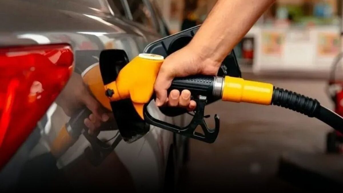Sürücülerin gözü pompada! Benzin ve motorinde kuruşluk hareket: Benzin kaç TL oldu? En pahalı şehir belli oldu