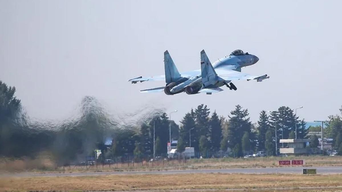 Ruslar kimselere satmıyordu! 12 adet Su-35 savaş uçağı yola çıktı