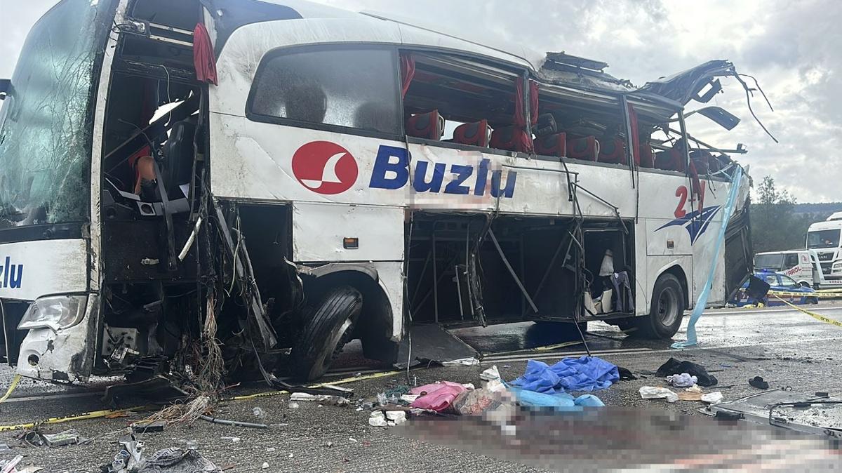 Yolcu otobüsü devrildi ölüm saçtı! Şoför hakkında karar verildi